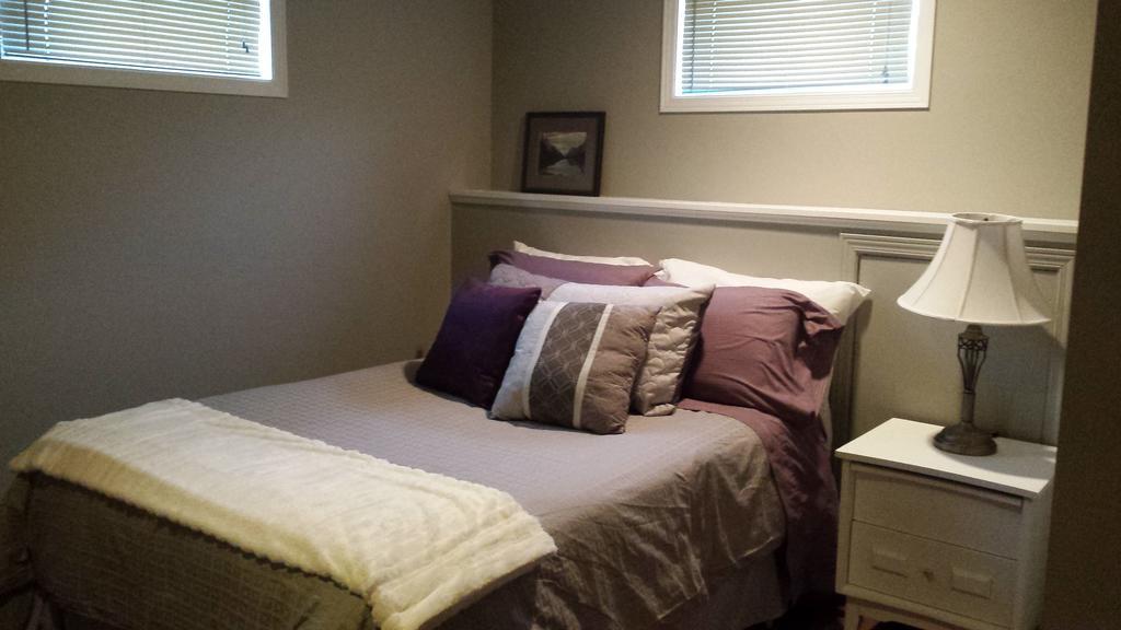 Fully Furnished On Broadway In Moncton Appartamento Esterno foto