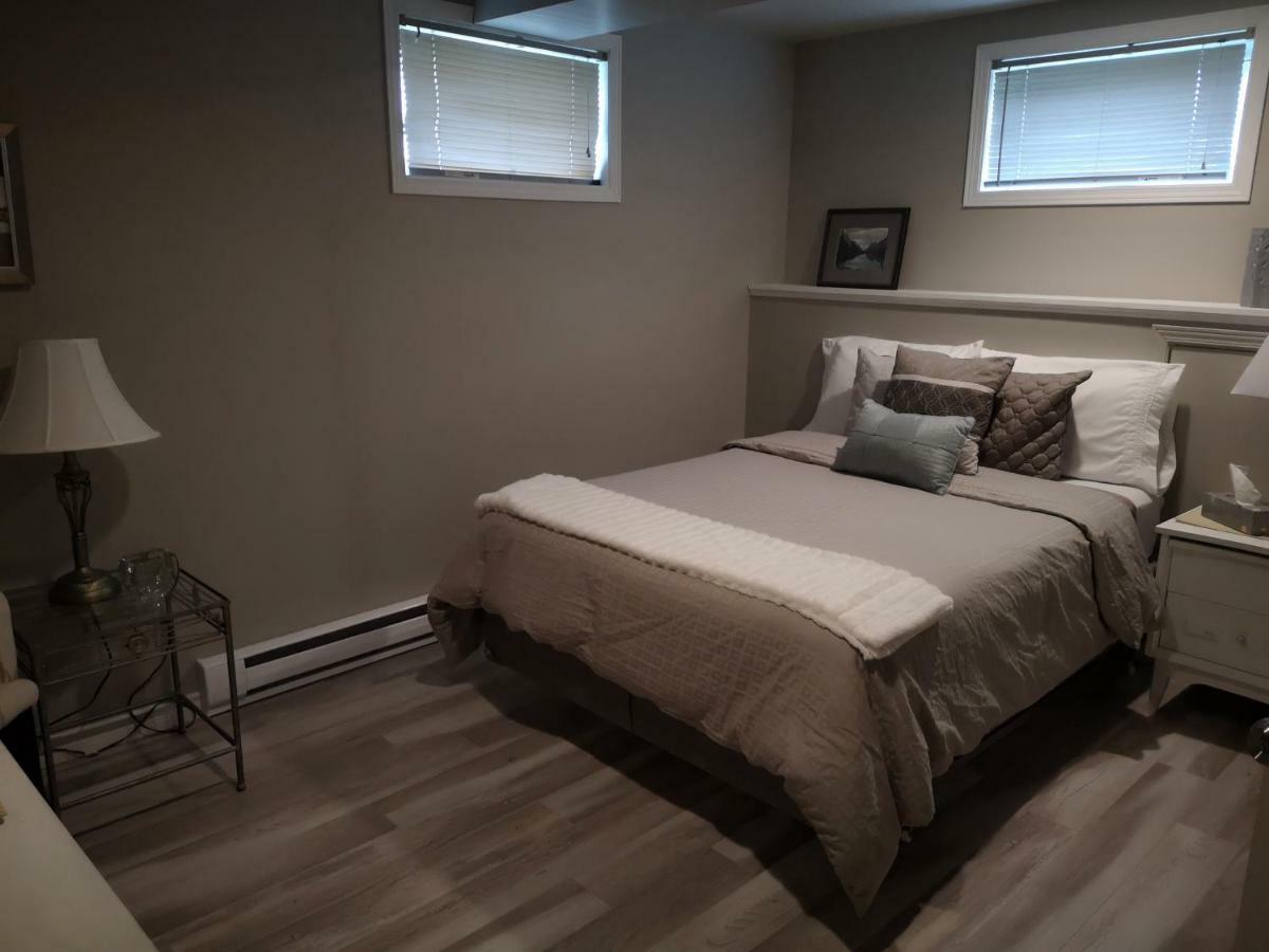 Fully Furnished On Broadway In Moncton Appartamento Esterno foto