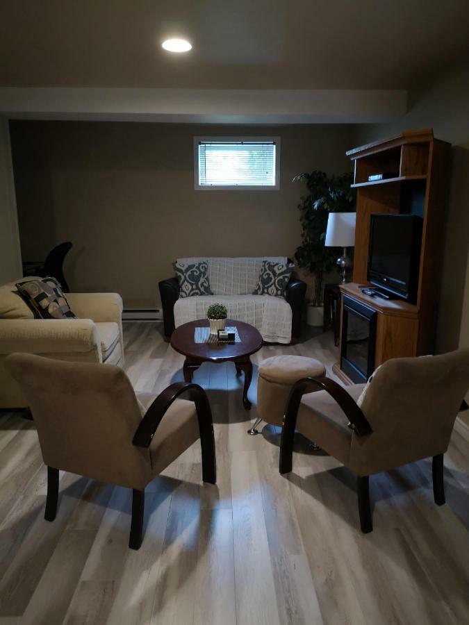 Fully Furnished On Broadway In Moncton Appartamento Esterno foto