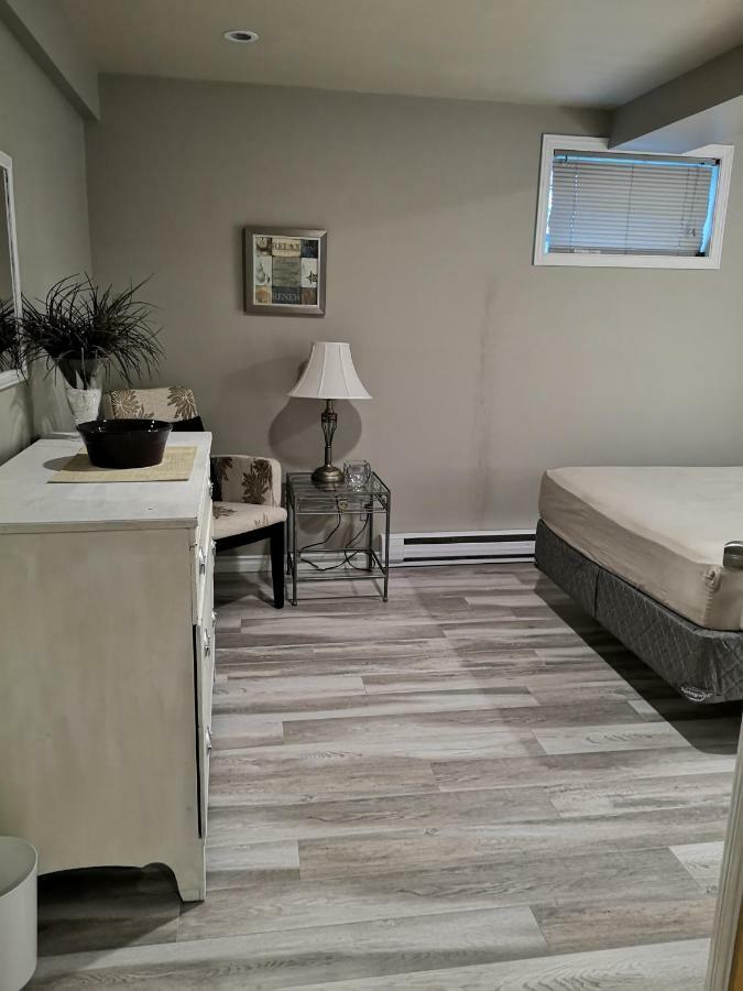 Fully Furnished On Broadway In Moncton Appartamento Esterno foto